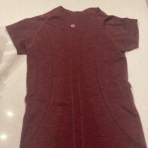 Lululemon swiftly tech short sleeve maroon tshirt top size 2 shirt